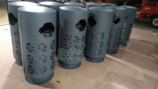 欣方圳精品定制垃圾桶表面鏤空精細(xì)雕刻，外形上設(shè)計美觀，新穎獨特！