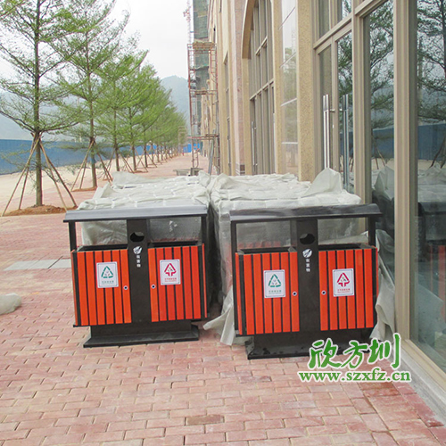 廣州清遠(yuǎn)地產(chǎn)物業(yè)公司，增添欣方圳鋼木垃圾桶