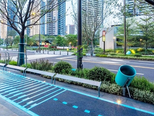 騎行道專線垃圾桶在深圳陸續(xù)投放